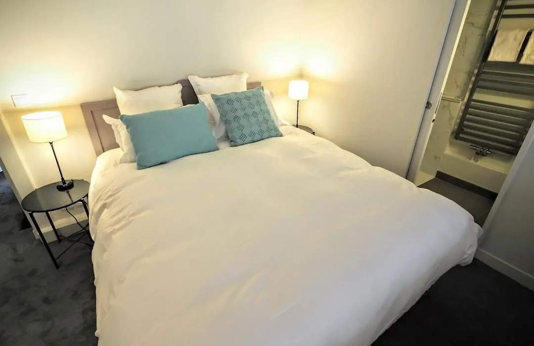 Moliere Chicsuites-1