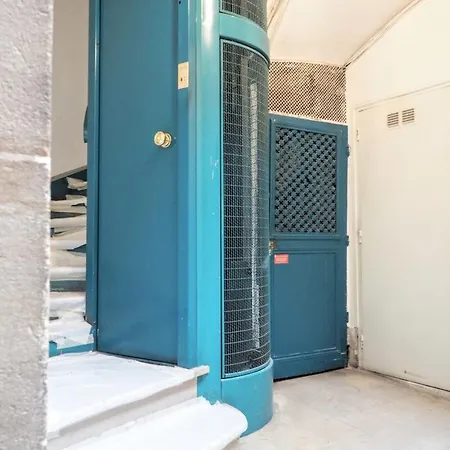 Moliere Chicsuites-3