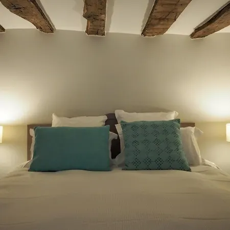 Moliere Chicsuites-3